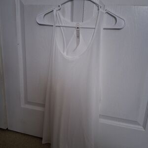 Women's white lululemon pleated tank top